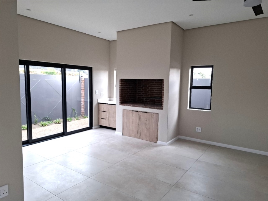 4 Bedroom Property for Sale in Lemoenkloof Western Cape